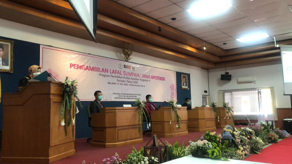 Pendidikan Program Profesi Apoteker Fakultas Ilmu Kesehatan Universitas Muhammadiyah Malang telah menyelenggarakan acara prosesi Pelantikan dan Pengambilan Sumpah ApotekerAngkatan ke 4 Periode tahun 2020. Acara tersebut diselenggarakan pada Senin, 27 Juli 2020. Seperti diketahui Program Studi Profesi Apoteker telah berdiri tahun 2016 berdasarkan SK Menteri Riset, Teknologi, dan PT no. 446/ KPT/I/2016. Dan sekarang telah meluluskan empat periode lulusan.