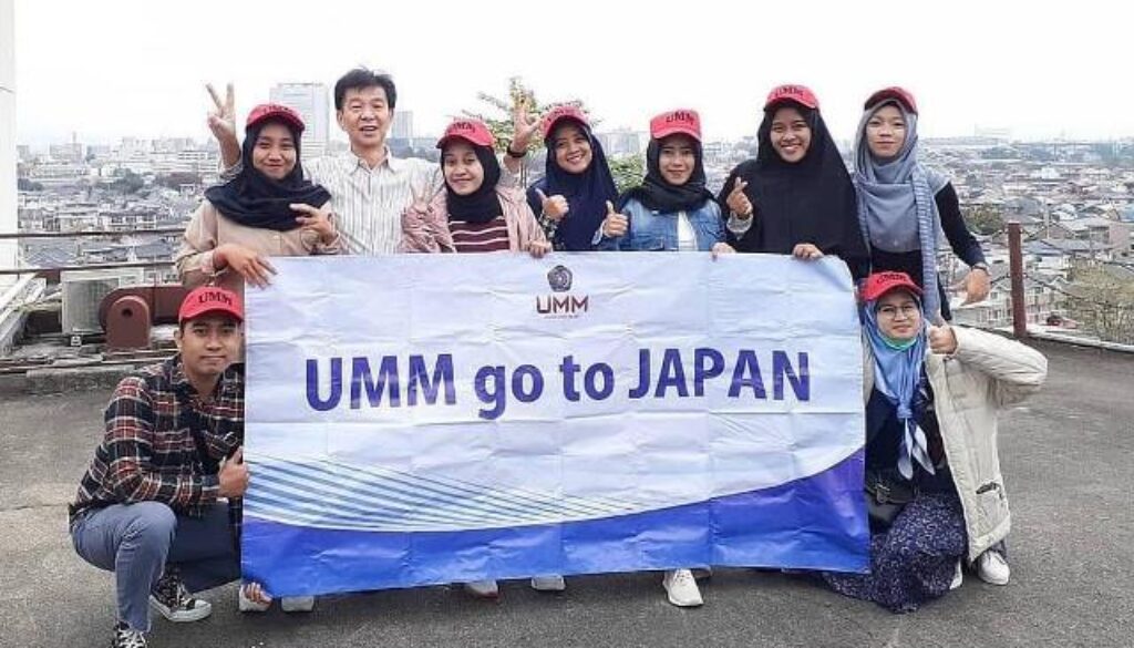 Kisah Ade Isnaeni, Alumni Ners FIKES UMM Berjuang Meraih Sukses di Jepang, Terima Kasih UMM