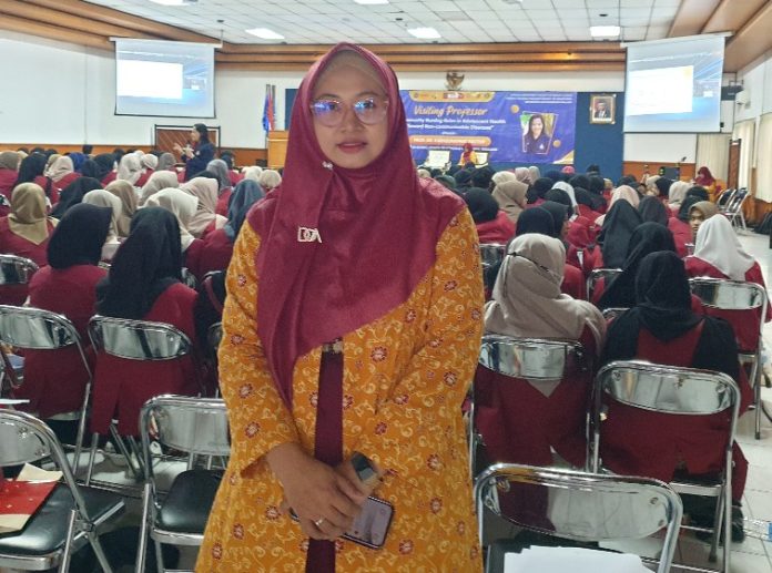 Keperawatan Universitas Muhammadiyah Malang (UMM) menggelar acara Visiting Professor dari Thailand. Hadir dalam kesempatan ini Prof Dr Karnasunaphat yang berbagi ilmu mengenai Keperawatan di tingkat komunitas. Hal ini merupakan langkah Prodi ini untuk setapak lagi menuju Go internasional.