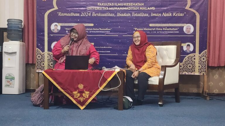 Malang, 28 Maret 2024 - Fakultas Ilmu Kesehatan (FIKES) Universitas Muhammadiyah Malang (UMM) menggelar acara "Semarak Ramadhan yang ke 3" yang menampilkan kajian kesehatan terkait ibadah puasa Ramadhan. Acara ini dihadiri oleh seluruh dosen dan karyawan FIKES UMM yang antusias untuk mendapatkan pengetahuan tentang menjaga kesehatan selama bulan suci Ramadhan.