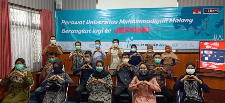 Dekan Fakultas Ilmu Kesehatan Universitas Muhammadiyah Malang (FIKES UMM) Faqih Ruhyanuddin, M.Kep, Sp.Kep, MB, memberikan motivasi kepada puluhan mahasiswa keperawatan yang segera berangkat ke Jepang pada pekan depan. Pesan tersebut disampaikan dalam pelepasan perawat FIKES UMM ke Jepang. “Bahwa di balik satu kesulitan ada banyak kemudahan,” ujar Faqih Ruhyanuddin ketika membuka pesan pada UMM ke Jepang, di ruang ICMI Fikes UMM