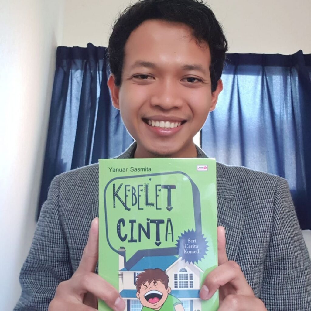 "Rumit, sukar, senang, sedih, gelisah tentang apa-apa yang telah dan sedang terjadi terkadang butuh ditenangkan. Dan bagiku, menulis adalah kegiatan candu yang menjadikannya tenang". Begitu salah satu ungkapan dari yanuar sasmita.