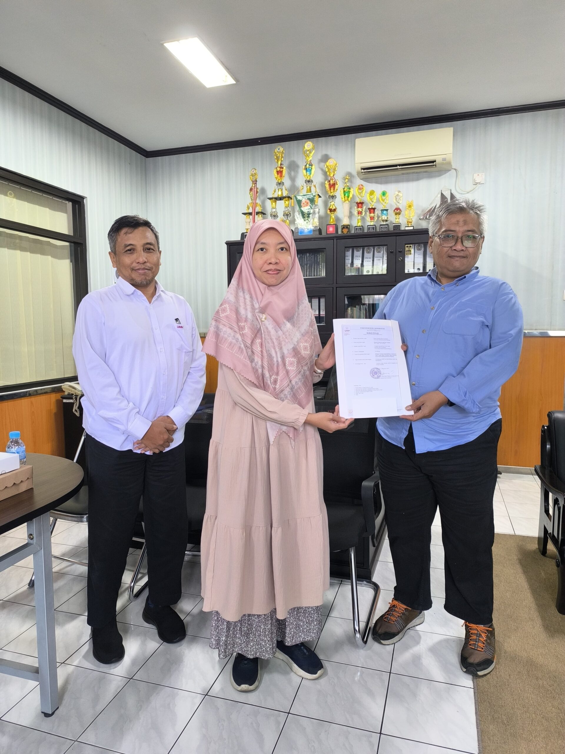 Penyerahan SK Bapak Wahyu Latif