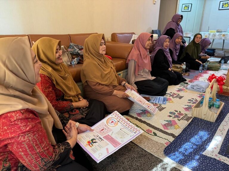 Program Studi Keperawatan FIKES UMM Gelar Pengabdian Masyarakat di Thailand, Beri Penyuluhan Menopause