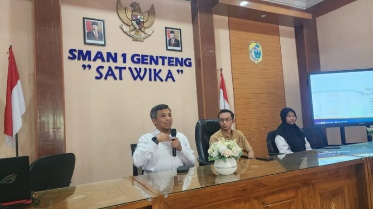 Prof Yoyok Bekti Kunjungi Almamaternya, SMA Negeri 1 Genteng Banyuwangi