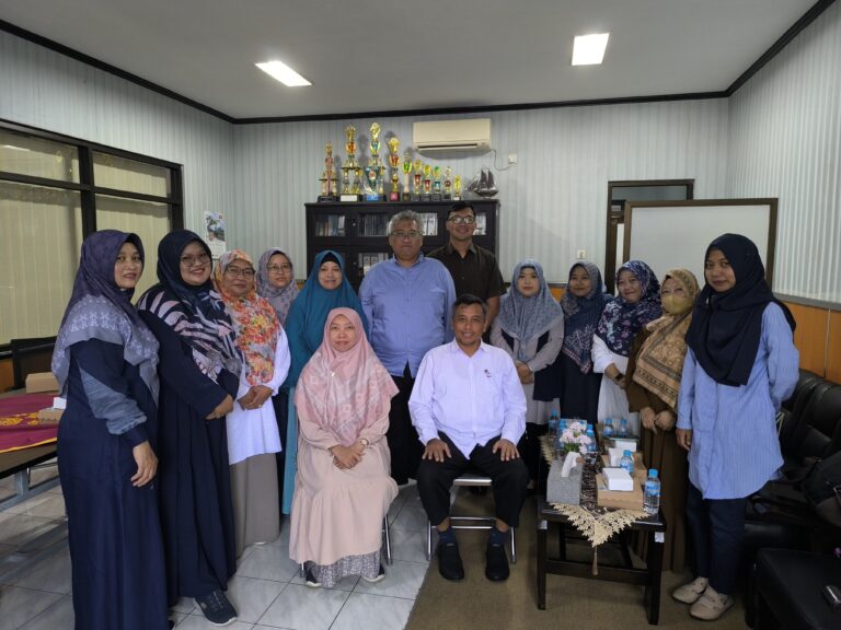 Tingkatkan Kinerja Tendik Administrasi, Fakultas Ilmu Kesehatan Gelar Rapat Koordinasi dengan Pimpinan